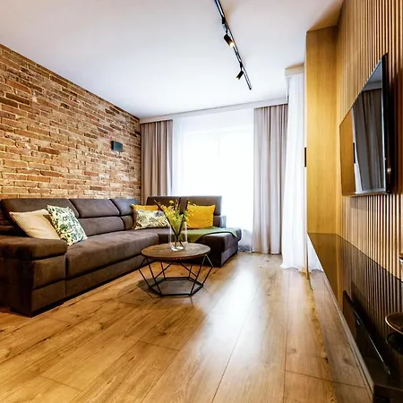Naku Apartament Apartman *